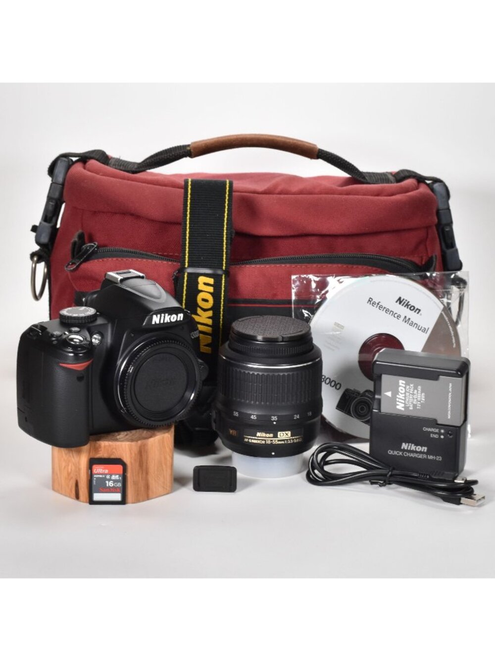 Nikon D3000 SLR Digital Camera 18-55mm VR Lens 10.2MP 32GB SD Card 13,222 Clicks